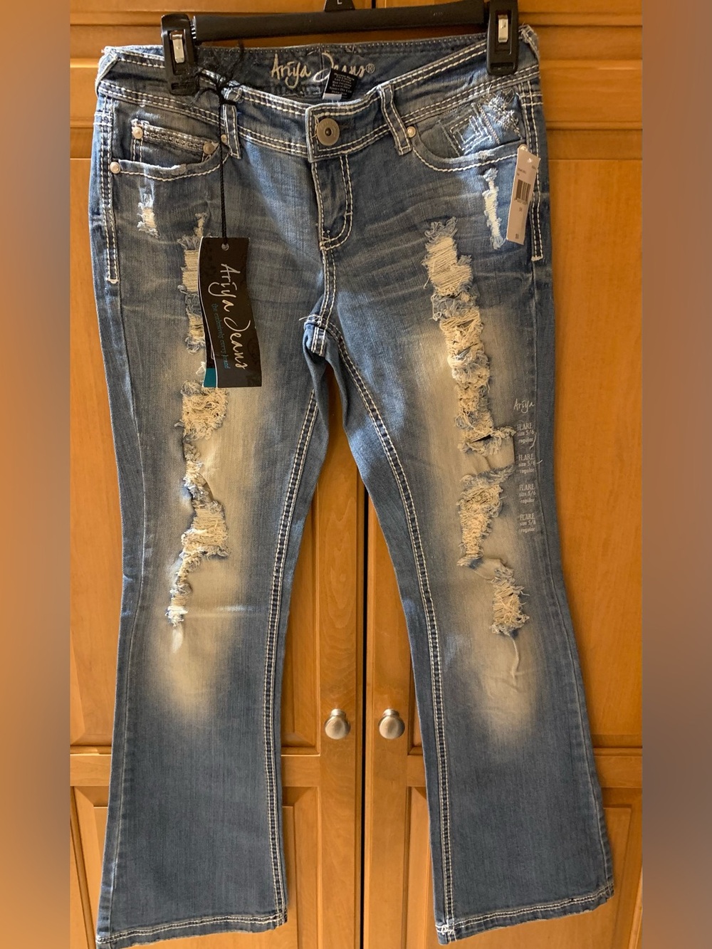 NWT Junior’s Ariya Distressed Light Blue Bootcut Jeans Size 5/6